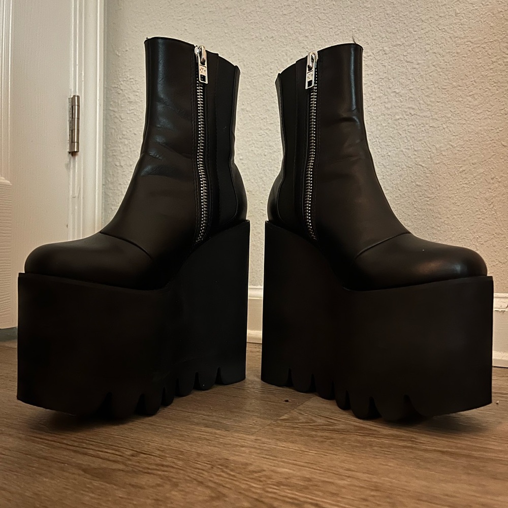 Underground Sound Platform Boots 9 Dollskill